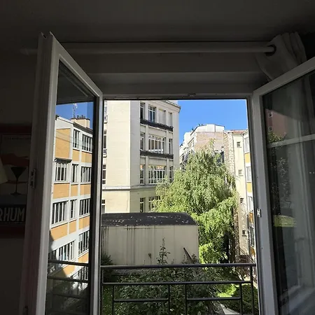 Cozy 47 M Near Pere-lachaise Apartment